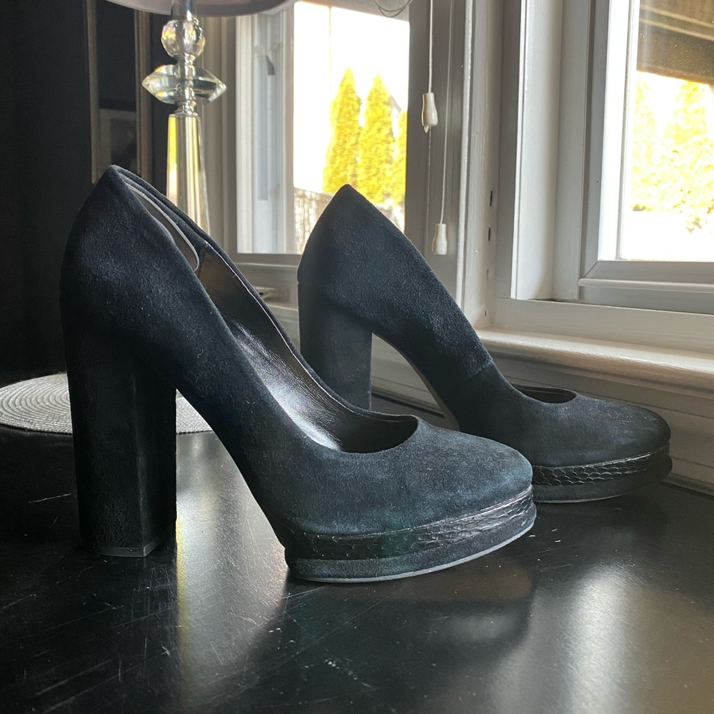 Dolce Vita Velie Black Suede Pump Snake Trim  7.5